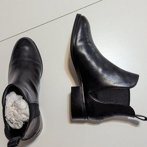 NWOT Cole Haan Laina Boots 6